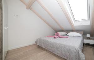 Posteľ alebo postele v izbe v ubytovaní Three-Bedroom Apartment In Trogir