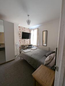 Gallery image of 3 Portland Road in Southall