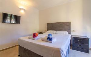 Postel nebo postele na pokoji v ubytování 3 Bedroom Cozy Home In Cartagena