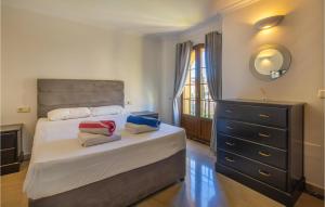Postel nebo postele na pokoji v ubytování 3 Bedroom Cozy Home In Cartagena