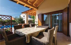 Balkon lub taras w obiekcie Stunning Home In Sisan With Wifi