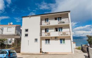 Budova, kde se apartmán nachází + 10 fotografií