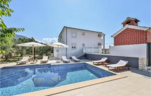 Πισίνα στο ή κοντά στο Nice Home In Kastel Sucurac With Sauna