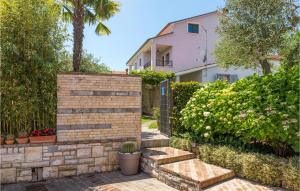 Zahrada ubytování 1 Bedroom Gorgeous Home In Rovinj
