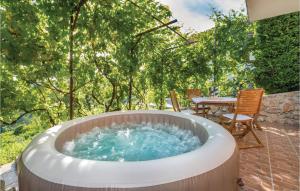 Vonkajšia záhrada v ubytovaní 0-Bedroom Holiday Home In Jastrebarsko