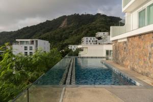 Hồ bơi trong/gần Kata Ocean View Condominium