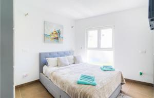 Posteľ alebo postele v izbe v ubytovaní Awesome Apartment In Smokvica Krmpotska