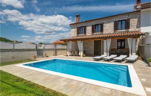 Bazén v ubytovaní 3 Bedroom Villa In Pula alebo v jeho blízkosti