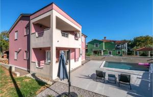 Bazén v ubytovaní 4 Bedroom Cozy Home In Labin alebo v jeho blízkosti + 34 fotografií