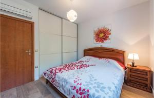 Łóżko lub łóżka w pokoju w obiekcie Three-Bedroom Holiday Home In Vabriga