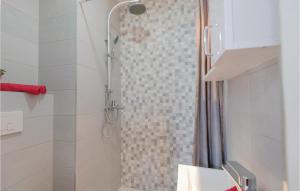 Kúpeľňa v ubytovaní Three-Bedroom Holiday Home In Grubine