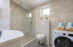 Kúpeľňa v ubytovaní Three-Bedroom Holiday Home In Grubine