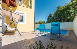 Balkón alebo terasa v ubytovaní Six-Bedroom Holiday Home In Perci