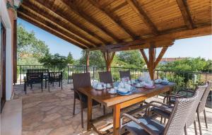 Ein Balkon oder eine Terrasse in der Unterkunft Nice Home In Cista Velika With Wifi