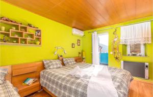 Posteľ alebo postele v izbe v ubytovaní Cozy Home In Miholascica With Wifi
