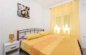 Posteľ alebo postele v izbe v ubytovaní 4 Bedroom Amazing Apartment In Rijeka