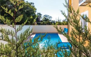 Bazén v ubytovaní Six-Bedroom Holiday Home In Perci alebo v jeho blízkosti