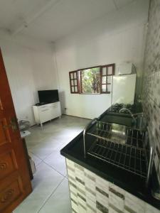 Η κουζίνα ή μικρή κουζίνα στο Casa Mar e Montanha 3 - Próximo a praia Cepilho