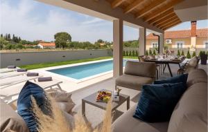 Бассейн в Villa Sophia Rovinj или поблизости