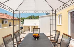 Balkón alebo terasa v ubytovaní 3 Bedroom Lovely Home In Porec