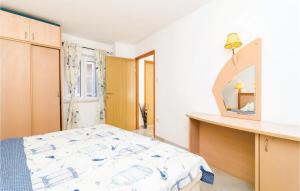Postel nebo postele na pokoji v ubytování Six-Bedroom Holiday Home In Sipan