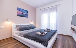 Posteľ alebo postele v izbe v ubytovaní 4 Bedroom Pet Friendly Home In Vodnjan