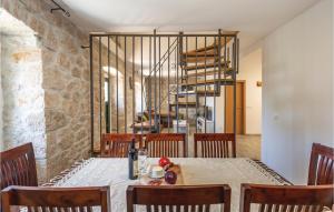 Galeriebild der Unterkunft Awesome Home In Ploce With Jacuzzi in Ploče