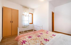 Posteľ alebo postele v izbe v ubytovaní Amazing Home In Biograd Na Moru