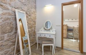 Galeriebild der Unterkunft Awesome Home In Ploce With Jacuzzi in Ploče