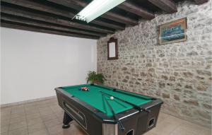 Τραπέζι μπιλιάρδου στο Holiday Home Pucisca Gospe Lurdske