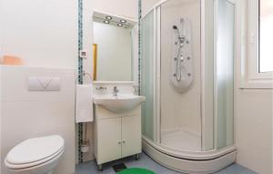 Kúpeľňa v ubytovaní 3 Bedroom Nice Apartment In Crikvenica