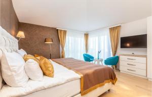 Ένα ή περισσότερα κρεβάτια σε δωμάτιο στο Amazing Home In Malinska With Sauna