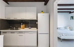 Kuchyň nebo kuchyňský kout v ubytování Cozy Apartment In Jablanac
