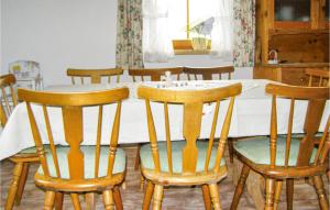 Reštaurácia alebo iné gastronomické zariadenie v ubytovaní Ferienhaus In Ruhiger Lage