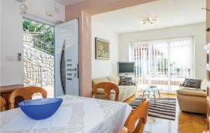 Postel nebo postele na pokoji v ubytování 2 Bedroom Beautiful Apartment In Lovran