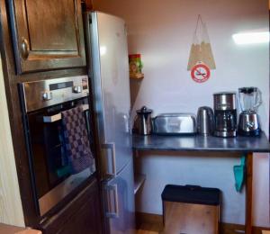 Kuchyňa alebo kuchynka v ubytovaní Appartement cosy avec lits faits à l'arrivée