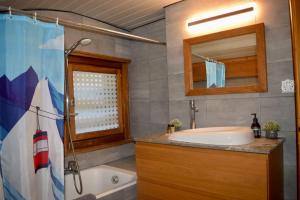 Kúpeľňa v ubytovaní Appartement cosy avec lits faits à l'arrivée