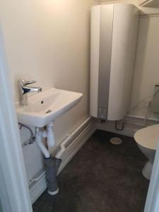 a bathroom with a sink and a toilet at 85qm Schwedenhaus mit Booten Tischtennis Grill und nur 15km bis Vimmerby in Södra Vi +23 photos