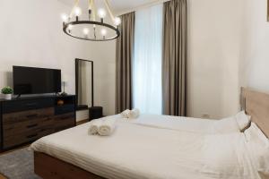 Ένα ή περισσότερα κρεβάτια σε δωμάτιο στο BD Old Town Suite - Pedestrian Zone - City Center