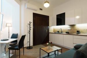 Η κουζίνα ή μικρή κουζίνα στο BD Old Town Suite - Pedestrian Zone - City Center