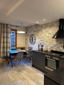 Kuchyň nebo kuchyňský kout v ubytování Arc1950 Prince Des Cimes appt 4-5 pers ski in out piscine intérieure