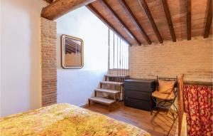 A seating area at Amazing Home In Mazzolla With Wifi