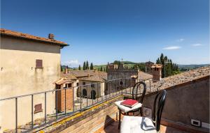 A balcony or terrace at Amazing Home In Mazzolla With Wifi
