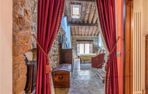 A seating area at Amazing Home In Mazzolla With Wifi