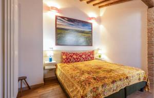 A bed or beds in a room at Amazing Home In Mazzolla With Wifi