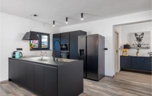 Dapur atau dapur kecil di Awesome Home In Benkovac Fuzinski