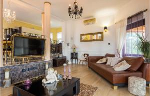 Televízia a/alebo spoločenská miestnosť v ubytovaní Stunning Home In Sibenik With Wifi