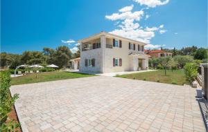 Vonkajšia záhrada v ubytovaní Stunning Home In Umag With Wifi