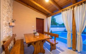 Bazén v ubytování Beautiful Home In Orbanici With Wifi nebo v jeho okolí + 37 fotografií