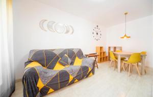 Χώρος καθιστικού στο Amazing Apartment In Oropesa Del Mar